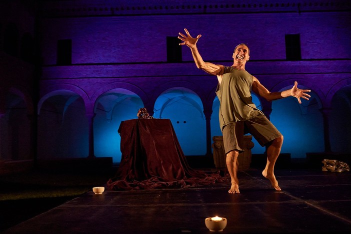 "Alichin di Malebolge": il monologo di Bonavera al Teatro Modeana "Alichin di Malebolge": il monologo di Bonavera al Teatro Modeana