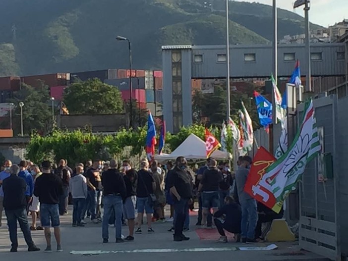 L'appello a Genova dai lavoratori Arcelor Mittal della Società di mutuo soccorso ‘Guido Rossa’