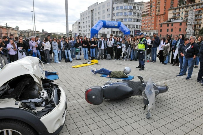Genova: torna l'ACI Driving Experience con oltre 250 studenti coinvolti Genova: torna l'ACI Driving Experience con oltre 250 studenti coinvolti