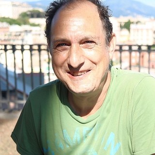 Andrea Di Marco: dal Zeneize al British English, un comico a tutto tondo