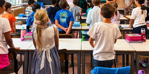 Zaini in spalla e ritorno sui banchi: parte l’anno scolastico per 85mila studenti, il nodo resta quello degli insegnanti Zaini in spalla e ritorno sui banchi: parte l’anno scolastico per 85mila studenti, il nodo resta quello degli insegnanti
