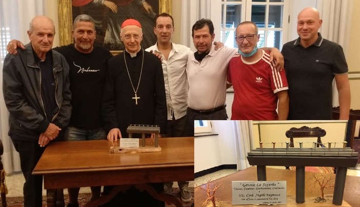 Gli operai di ArcelorMittal donano al cardinal Bagnasco una scultura che rappresenta il ponte Gli operai di ArcelorMittal donano al cardinal Bagnasco una scultura che rappresenta il ponte