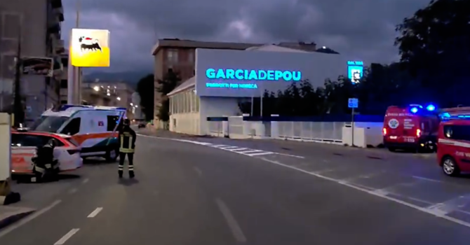 Sestri Ponente, valigia sospetta davanti a FiberCop: fatta brillare dagli artificieri, era vuota Sestri Ponente, valigia sospetta davanti a FiberCop: fatta brillare dagli artificieri, era vuota