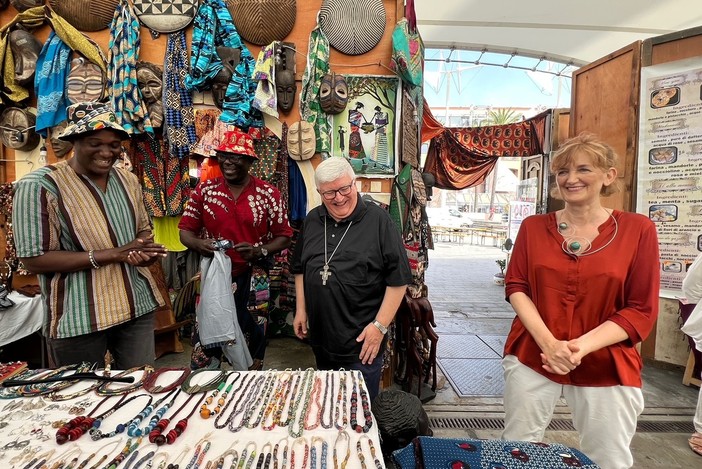 L'arcivescovo Tasca visita il Suq per la prima volta: "Qui si incontrano culture e sensibilità diverse"