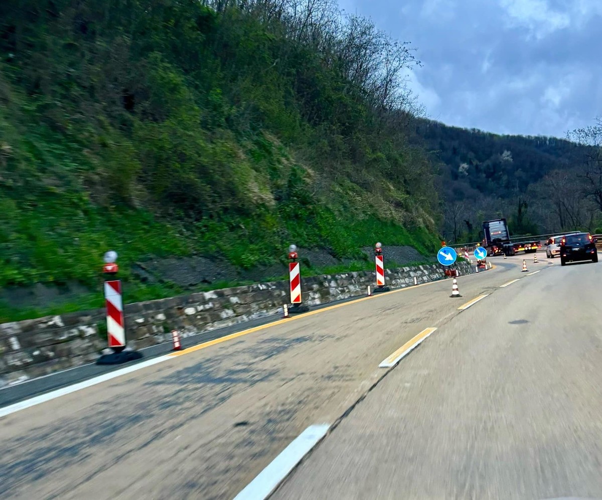 Venerdì nero per il traffico, frana in A7: chiuso e riaperto dopo verifiche tratto Ronco Scrivia-Isola Del Cantone Venerdì nero per il traffico, frana in A7: chiuso e riaperto dopo verifiche tratto Ronco Scrivia-Isola Del Cantone