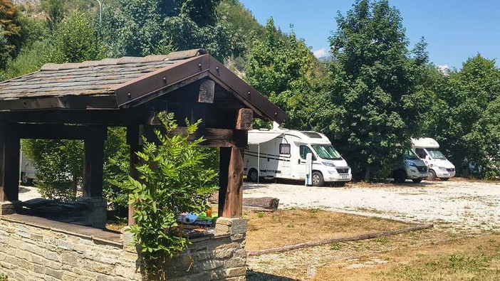 Contro l’afa della città la ricetta c’è: a Roaschia (Cuneo) un’area camper e tende nel cuore della Valle Gesso Contro l’afa della città la ricetta c’è: a Roaschia (Cuneo) un’area camper e tende nel cuore della Valle Gesso
