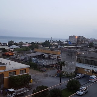 Sampierdarena torna in piazza contro il petrolchimico in porto: “La nostra salute non è in vendita, non ci piegheremo”