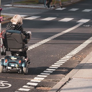 Mozione in Comune: più sicurezza ai disabili per gli attraversamenti pedonali