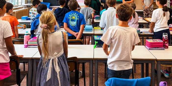 Zaini in spalla e ritorno sui banchi: parte l’anno scolastico per 85mila studenti, il nodo resta quello degli insegnanti