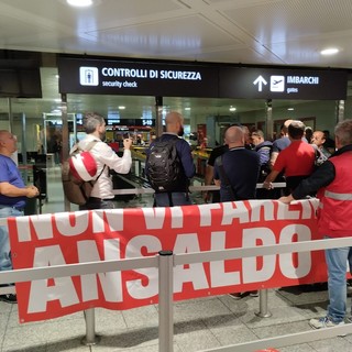 Ansaldo Energia, secondo giorno di sciopero: manifestanti bloccano l'aeroporto (Diretta) Ansaldo Energia, secondo giorno di sciopero: manifestanti bloccano l'aeroporto (Diretta)
