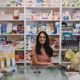 Alessandra Cecconi nel suo negozio NaturAle, in via Pallavicini a Pegli