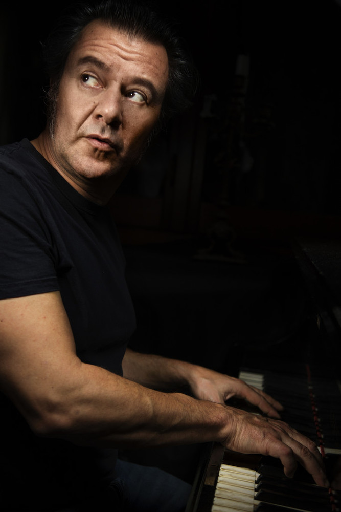 Andrea Giraudo, il cantante piemontese che spopola con il suo "Stare bene" torna nei teatri Andrea Giraudo, il cantante piemontese che spopola con il suo "Stare bene" torna nei teatri