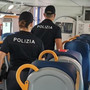 Principe e Brignole, molesta i passeggeri e ruba una viola di grande valore sul treno: tradito dall'AirTag e arrestato Principe e Brignole, molesta i passeggeri e ruba una viola di grande valore sul treno: tradito dall'AirTag e arrestato