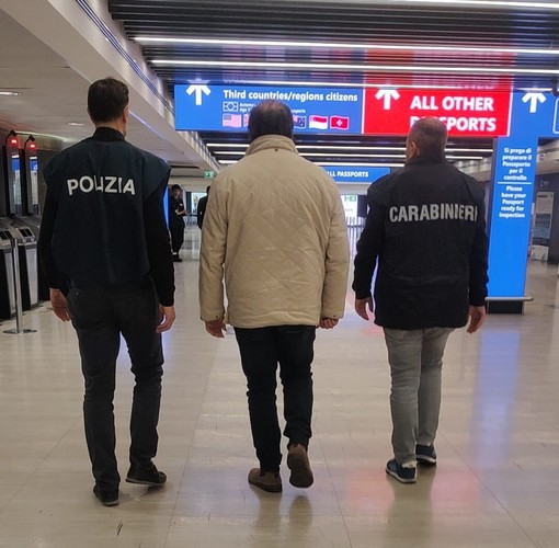 L'arresto di Gaspare Ofria all'aeroporto di Roma Fiumicino L'arresto di Gaspare Ofria all'aeroporto di Roma Fiumicino