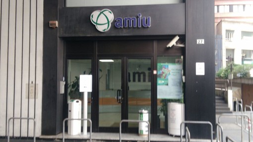 Amiu, i sindacati: "Situazione insostenibile alla Volpara, da lunedì gli automezzi della rimessa saranno posteggiati in Lungobisagno Istria"