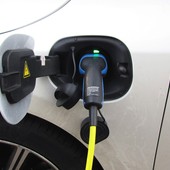 Stop all’esenzione del bollo per le auto ibride in Liguria, la Regione “Vendite aumentate del milleseicento per cento, non avevamo mai detto che sarebbe stata perenne”