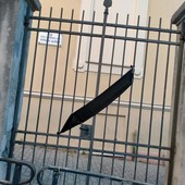 La scuola elementare 'Alfieri' di Multedo listata a lutto La scuola elementare 'Alfieri' di Multedo listata a lutto