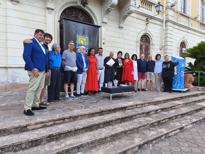 Alassio Aperilibro: narrazione, sapori e voci autorevoli nella piazza della Libertà