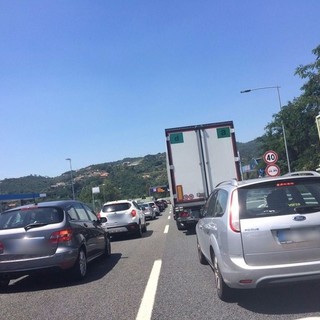 Traffico autostradale: coda lungo il tratto tra Ovada e Masone in direzione di Genova Voltri