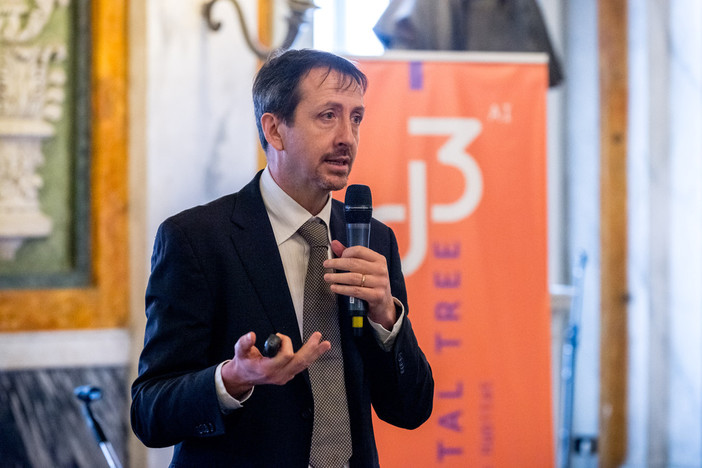 "Patient Voice": la piattaforma di intelligenza digitale per malati cronici "Patient Voice": la piattaforma di intelligenza digitale per malati cronici