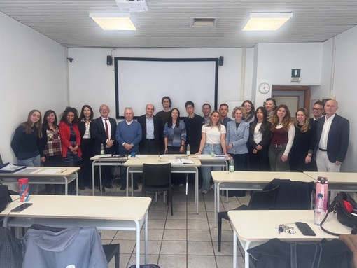Formazione e talento: a Genova 17 professionisti diventano Accompagnatori Turistici Formazione e talento: a Genova 17 professionisti diventano Accompagnatori Turistici