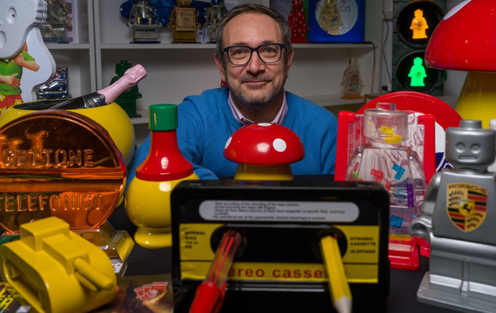 Alessandro Piano ritratto nel suo mondo, in un bello scatto di George Lagarde Alessandro Piano ritratto nel suo mondo, in un bello scatto di George Lagarde