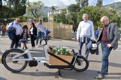 Mobilità sostenibile, consegnate al Comune di Genova le 3 cargo-bike elettriche assegnate nell’ambito del premio Urban Award 2021
