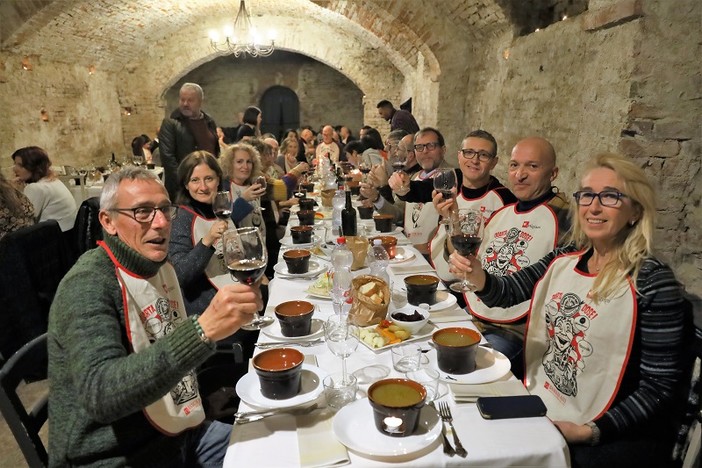 Il Bagna Cauda Day verso nuovi record. I fujot si riaccenderanno dal 2 al 4 dicembre