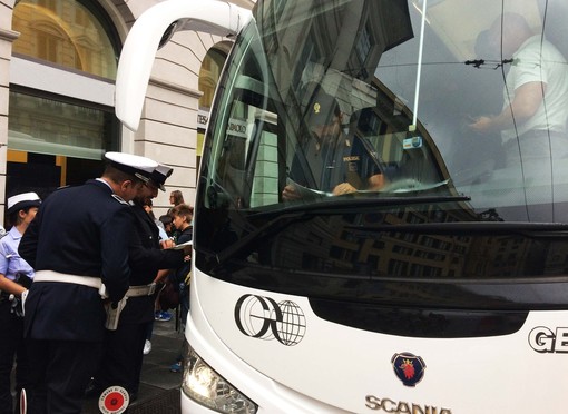 Polizia Stradale e Polizia Locale di Genova insieme per i controlli alle gite scolastiche