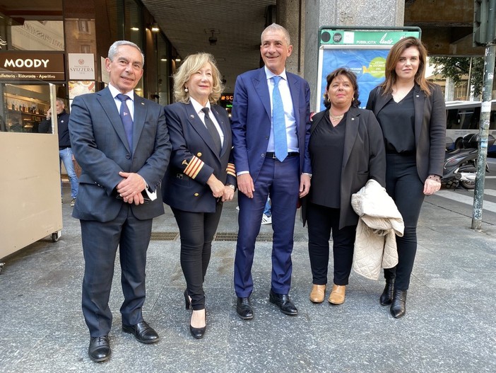 Costa a Genova insieme a Borchi e De Martini: "Proseguendo la campagna vaccinale potremmo avere un'estate senza restrizioni" (Video)