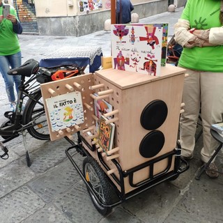 La 'Bibliocicletta': il progetto degli audiolibri presso gli ospedali ideato dall’associazione Le parole del cuore - Oltre lo specchio