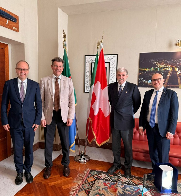 Liguria-Svizzera, asse di ferro su porti e logistica: Bucci incontra l’Ambasciatore Balzaretti