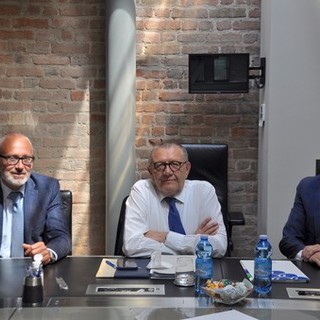 Banca d’Alba ritrova i suoi soci portando in dote «il miglior bilancio di sempre». Domenica al voto anche sul rinnovo dei vertici [FOTO E VIDEO]