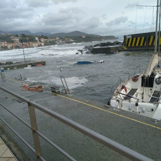 Mareggiata e danni alle coop: 16 barche affondate e 50 danneggiate al porticciolo di Cala Cravieu