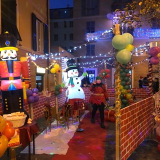 Pegli, dall’amore di un papà nasce la più bella installazione natalizia