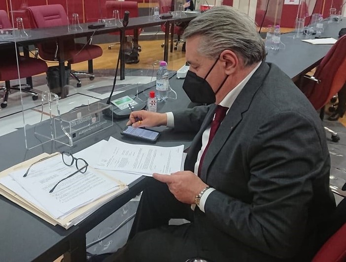 Servizio bar al banco, Bozzano (Cambiamo!): "E' pratico, veloce e sicuro: il Governo riveda il divieto" Servizio bar al banco, Bozzano (Cambiamo!): "E' pratico, veloce e sicuro: il Governo riveda il divieto"