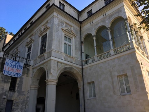 Biblioteca Lercari: compare striscione contro il Comune di Genova 'inadempiente'