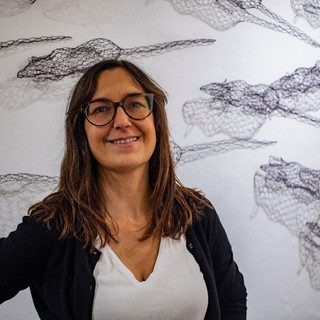 Benedetta Mori Ubaldini: “Plasmo il metallo per creare storie pop e naïf”