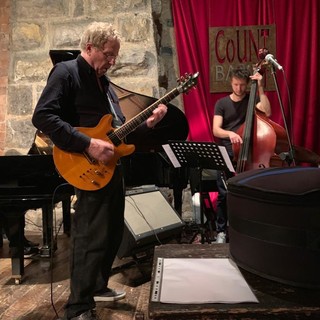 Venerdì 27 settembre la stella del jazz americano Barry Finnerty live a Villa Pagoda