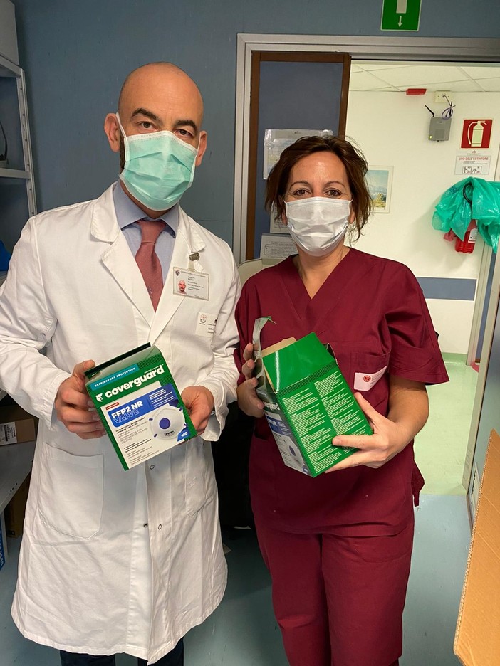 Un migliaio di mascherine donate al reparto di malattie infettive dell’ospedale San Martino di Genova