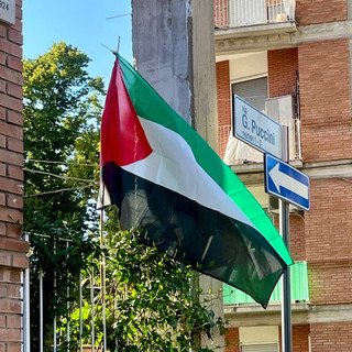 La bandiera esposta da Andrea Orlando