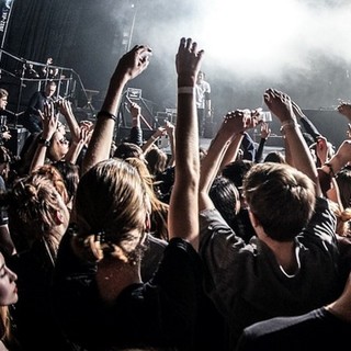 Nervi, oltre 200 partecipanti al concerto Nazi-Rock