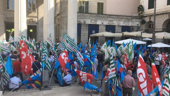 Sindacati Filcams Cgil Fisascat Cisl Uiltucs Uil "rispettare i protocolli sulla sicurezza su lavoro" Sindacati Filcams Cgil Fisascat Cisl Uiltucs Uil "rispettare i protocolli sulla sicurezza su lavoro"