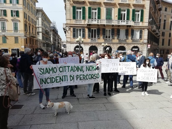 Il Comitato torna in piazza, Certosa non molla e rilancia: “Ci vengano date risposte precise, com’è nostro diritto riceverle” Il Comitato torna in piazza, Certosa non molla e rilancia: “Ci vengano date risposte precise, com’è nostro diritto riceverle”