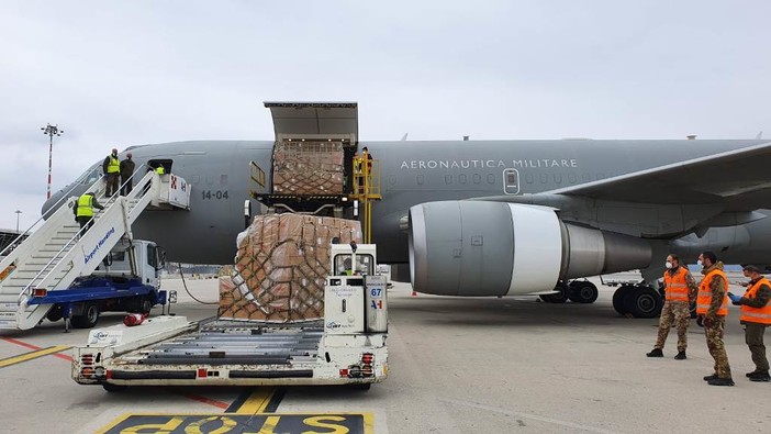 Coronavirus: in arrivo 5.500 kg di materiale sanitario per Liguria, Piemonte, Lombardia ed Emilia Romagna Coronavirus: in arrivo 5.500 kg di materiale sanitario per Liguria, Piemonte, Lombardia ed Emilia Romagna
