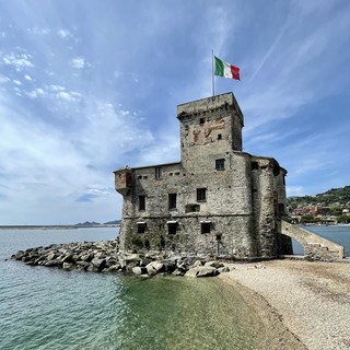 Il Castello di Rapallo riapre con la mostra "C'era una volta...gli artisti della 'Piazzetta'"