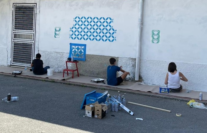 Chiuso il progetto di street art ‘Pintada’ con la consegna dei computer alla Casa di quartiere Certosa