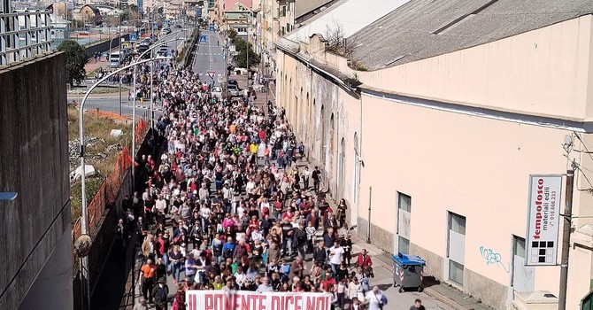 La grande manifestazione di protesta del Ponente lo scorso 25 marzo del 2023