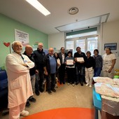 Rapallo: la solidarietà delle “Nagge” arriva al Gaslini, consegnate le attrezzature acquistate grazie alla Festa delle Palme Rapallo: la solidarietà delle “Nagge” arriva al Gaslini, consegnate le attrezzature acquistate grazie alla Festa delle Palme