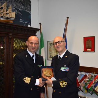 L'Ammiraglio Ispettore Carlone visita la Capitaneria di Porto di Savona